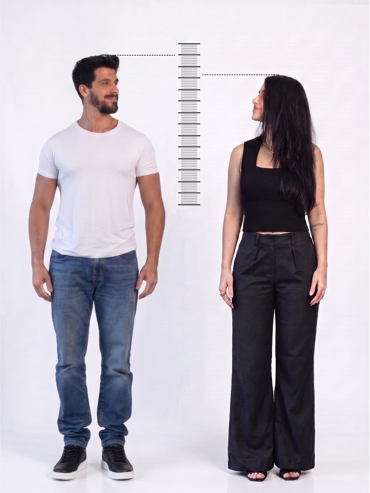 Depois: homem usando Tênis Casual Saturno ao lado de uma mulher
