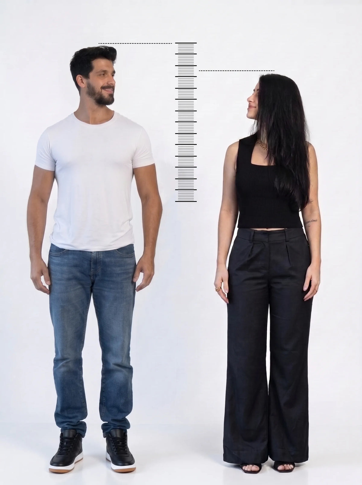Depois: homem usando Tênis Casual Thunder ao lado de uma mulher